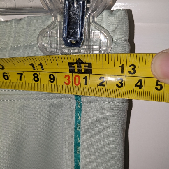 Nike joggers light green Ladies Medium. Pull on. Elastic waist. - Picture 9 of 10